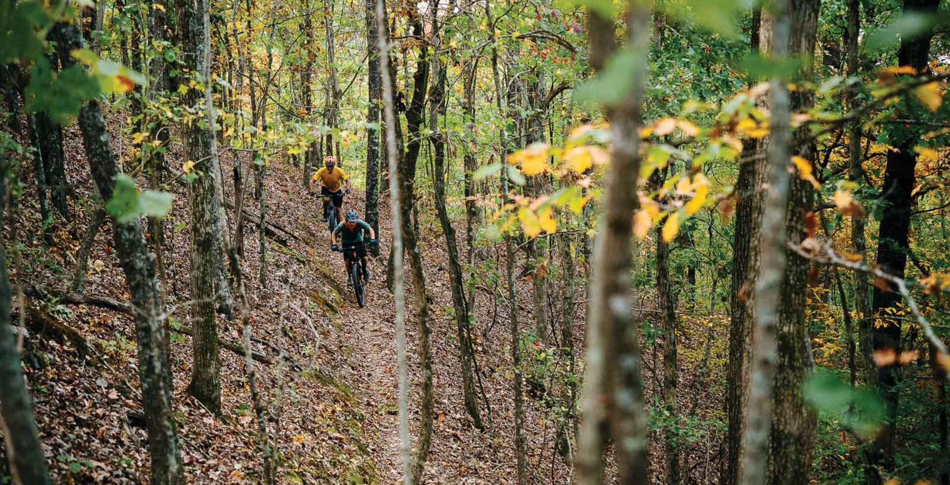 Jake Meredith leads Bart Hanners across a section of the Womble trail between Highway 298 and Highway 27. The Womble’s punchy climbs often top out at peekaboo views of steep canyons and bluffs. Leslie Kehmeier | SONY 1/800 sec, f/4, ISO 2000